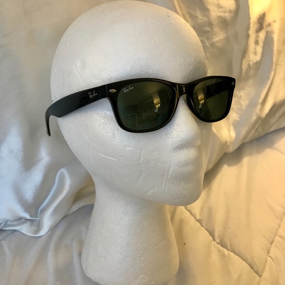 Ray Ban Wayfarer Sunglasses - Picture 8 of 8